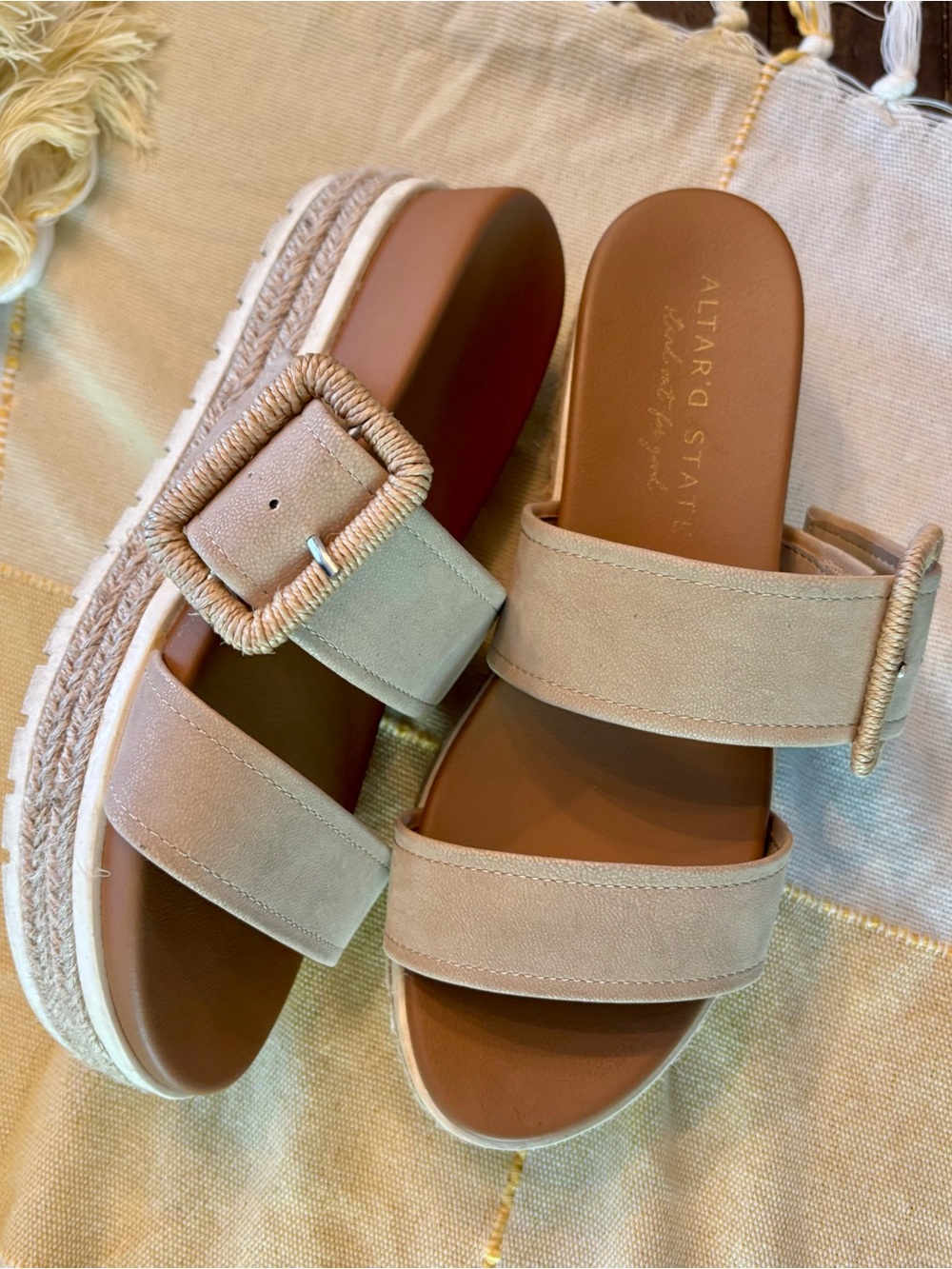 Altar’d State Size 7 Raffia Buckle Sandals Neutral Espadrille Platform Like New✨